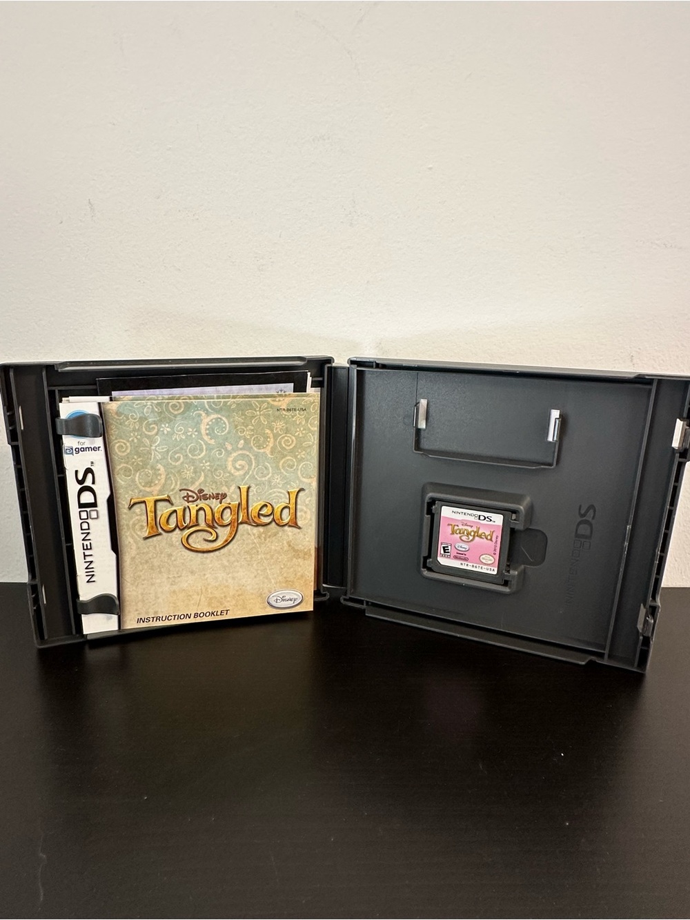 Nintendo DS Disney Tangled Complete CIB Poster Included Tested - Picture 5 of 6